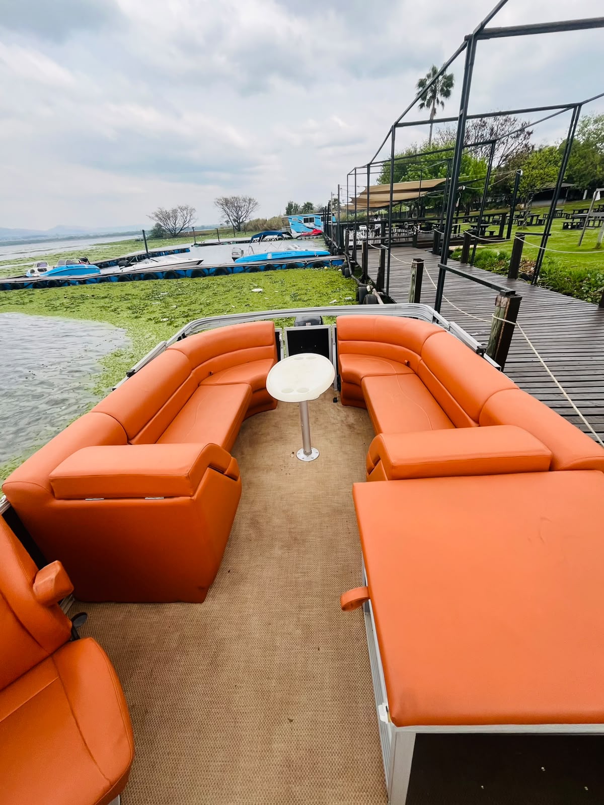 Extreme Cruises fleet — Lounge & table